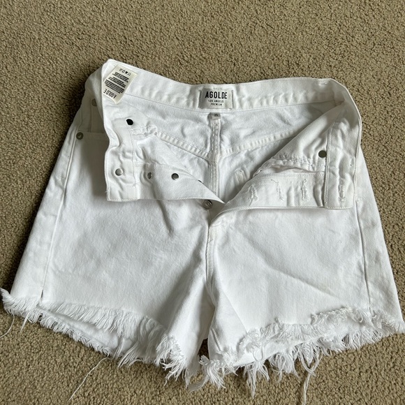 AGOLDE white high rise button fly shorts. - Picture 3 of 3